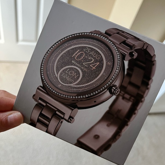 Michael Kors Sophie smart watch AND 3 additional changeable bands!!!